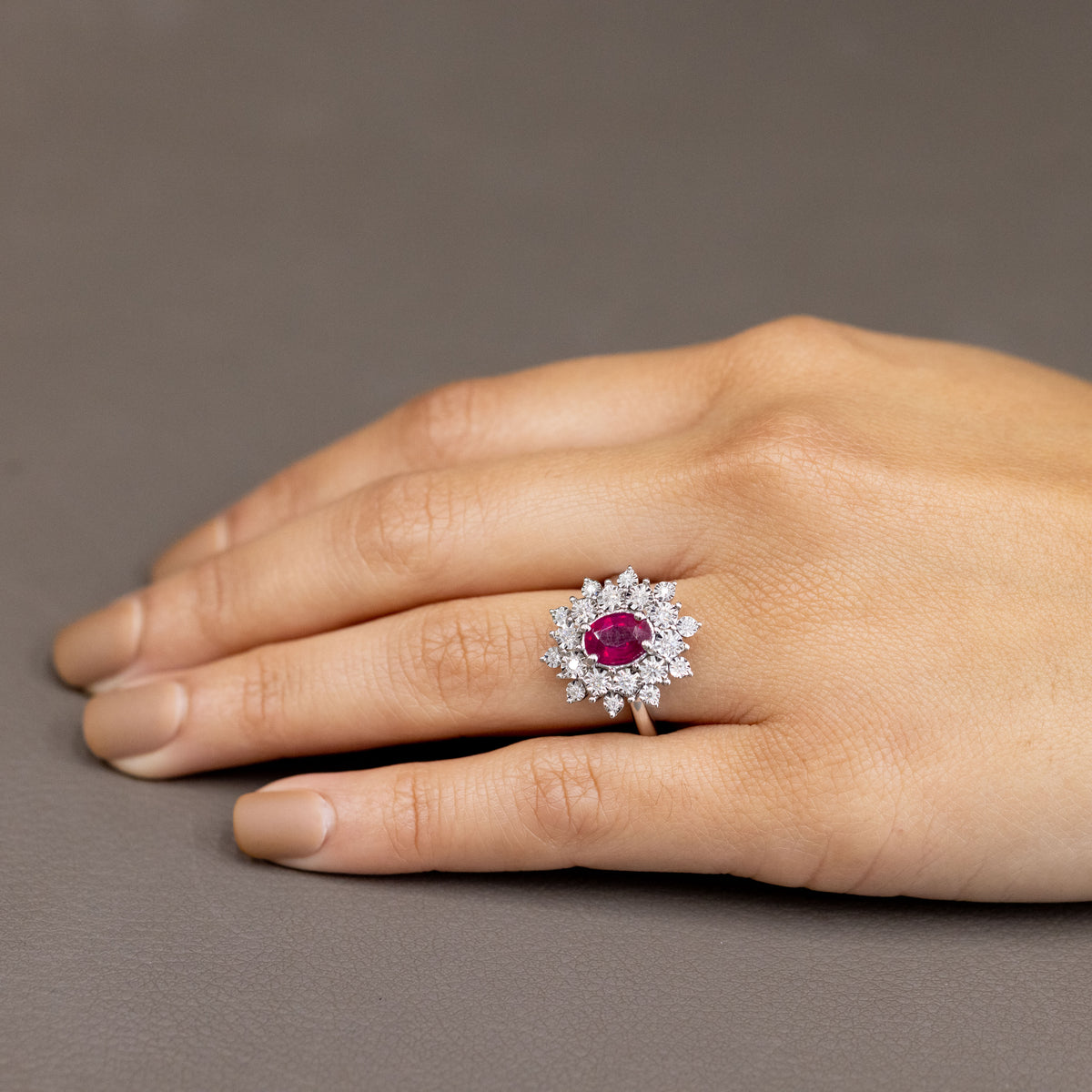 18Kt White Gold Ring with Central Ruby and Snowflake Shape Diamonds 