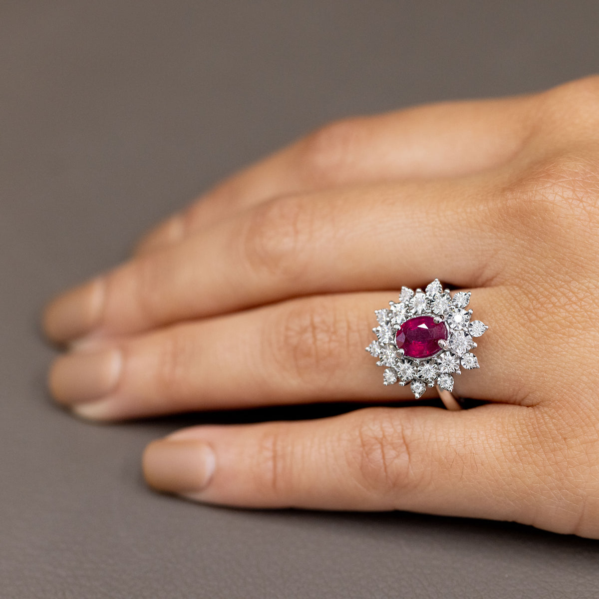 18Kt White Gold Ring with Central Ruby and Snowflake Shape Diamonds 