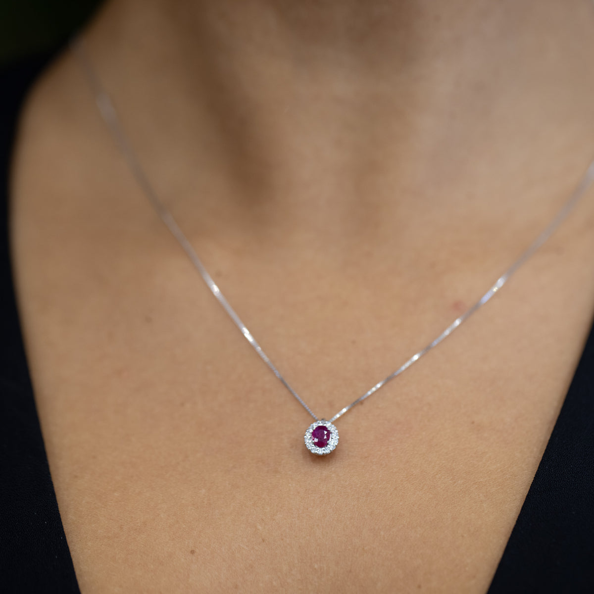 Collana in Oro Bianco 18KT in Rubino e Diamanti