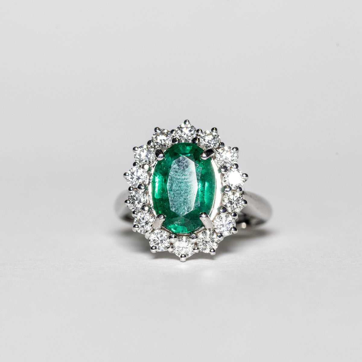 18Kt White Gold Ring with Oval Cut Central Emerald and Diamond Ring