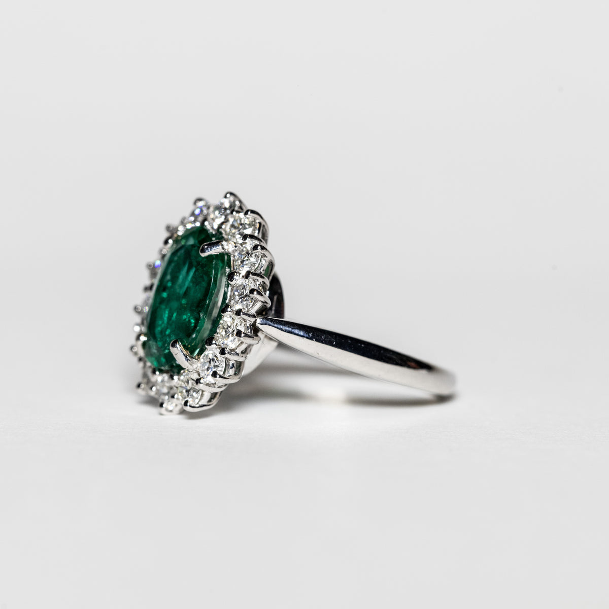 18Kt White Gold Ring with Oval Cut Central Emerald and Diamond Ring
