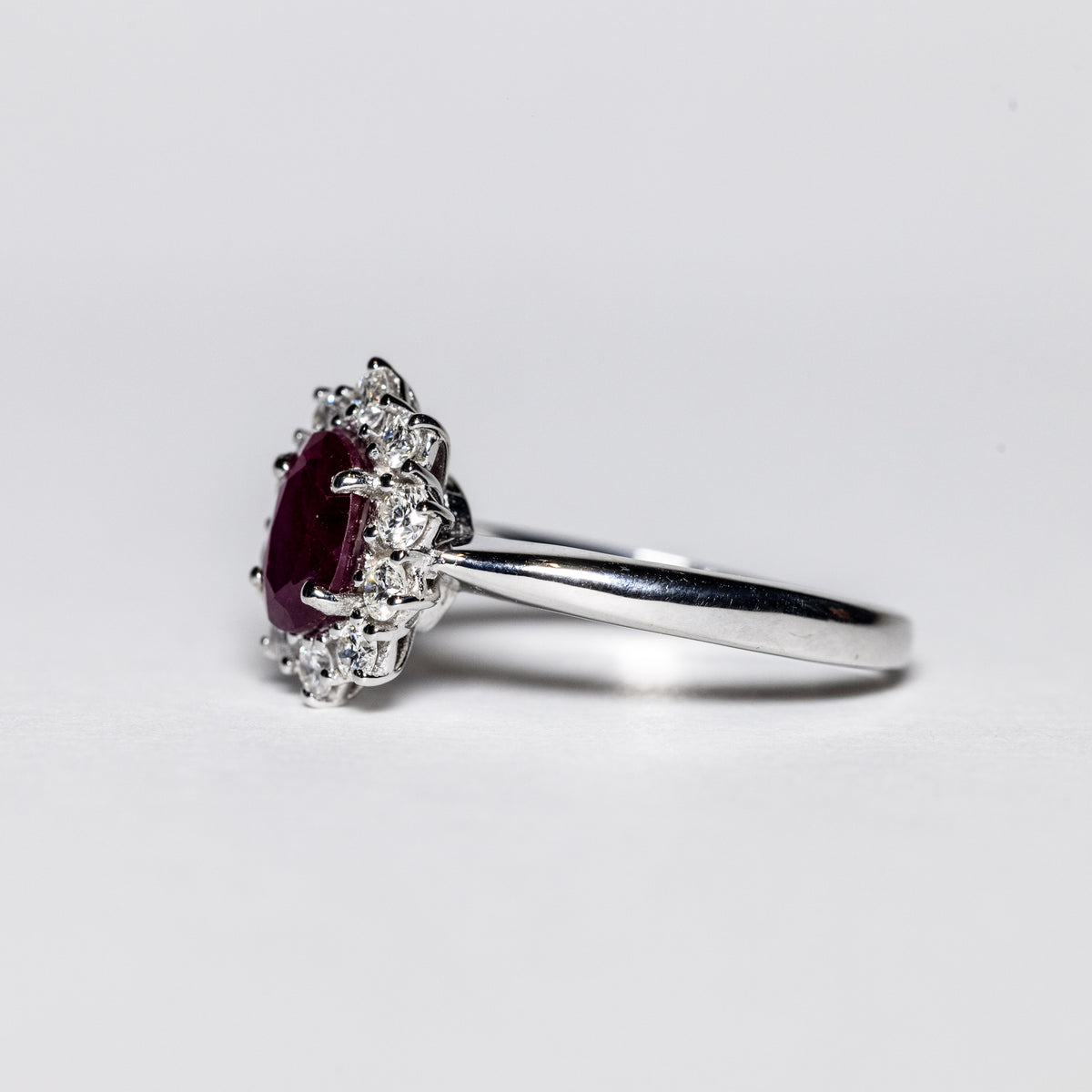 18Kt White Gold Ring with Central Ruby with Diamond Ring