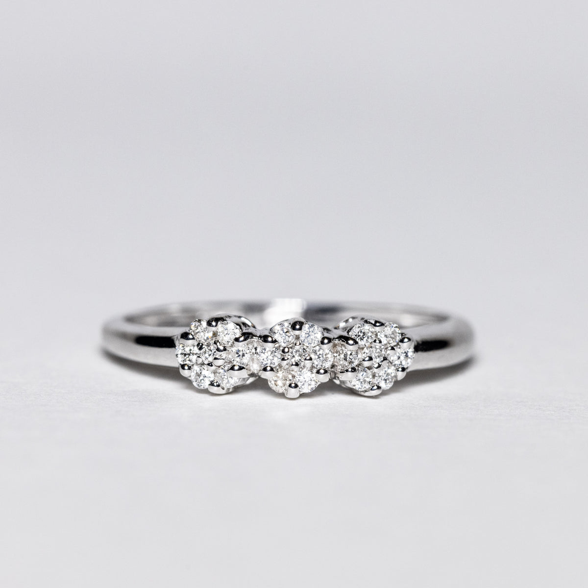 18K White Gold Trilogy Ring With Pavé Diamond Flowers