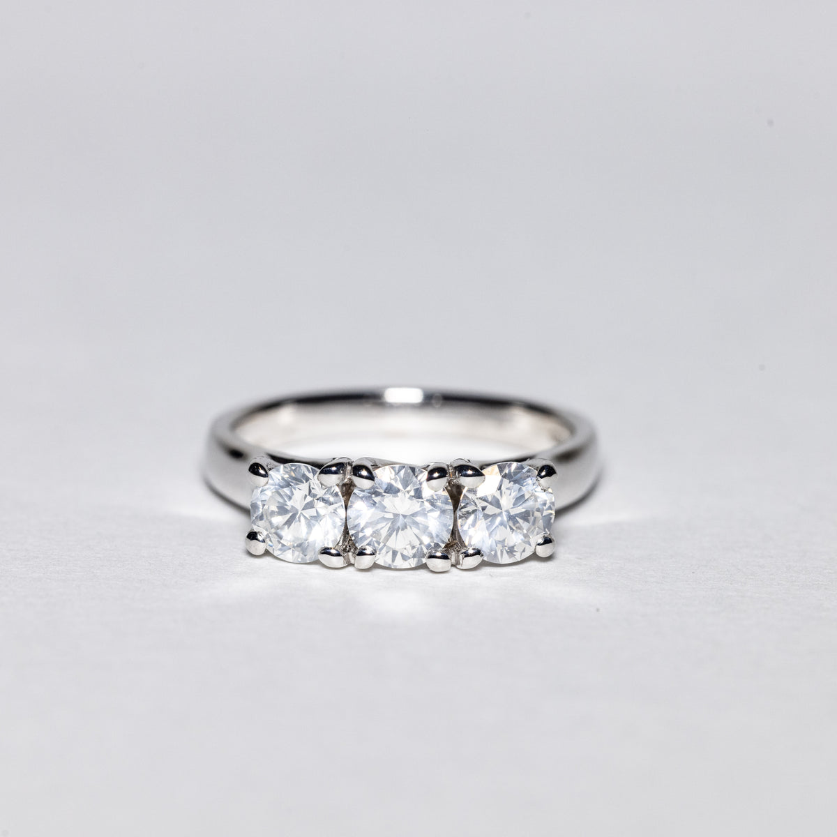 Anello Trilogy in Oro Bianco 18 Kt con Montatura Grace