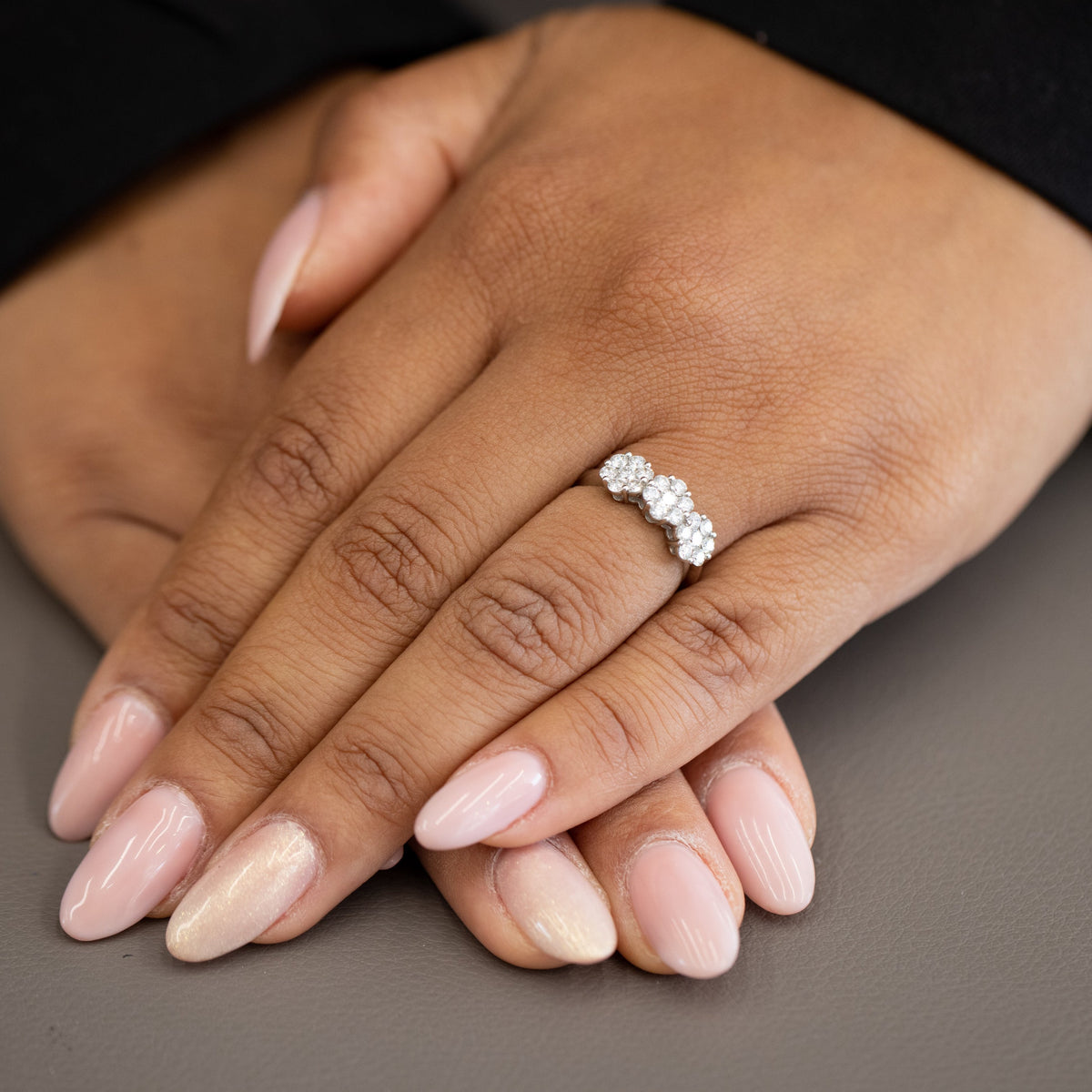 Anello Trilogy con Pavè in Diamanti e Oro 18KT