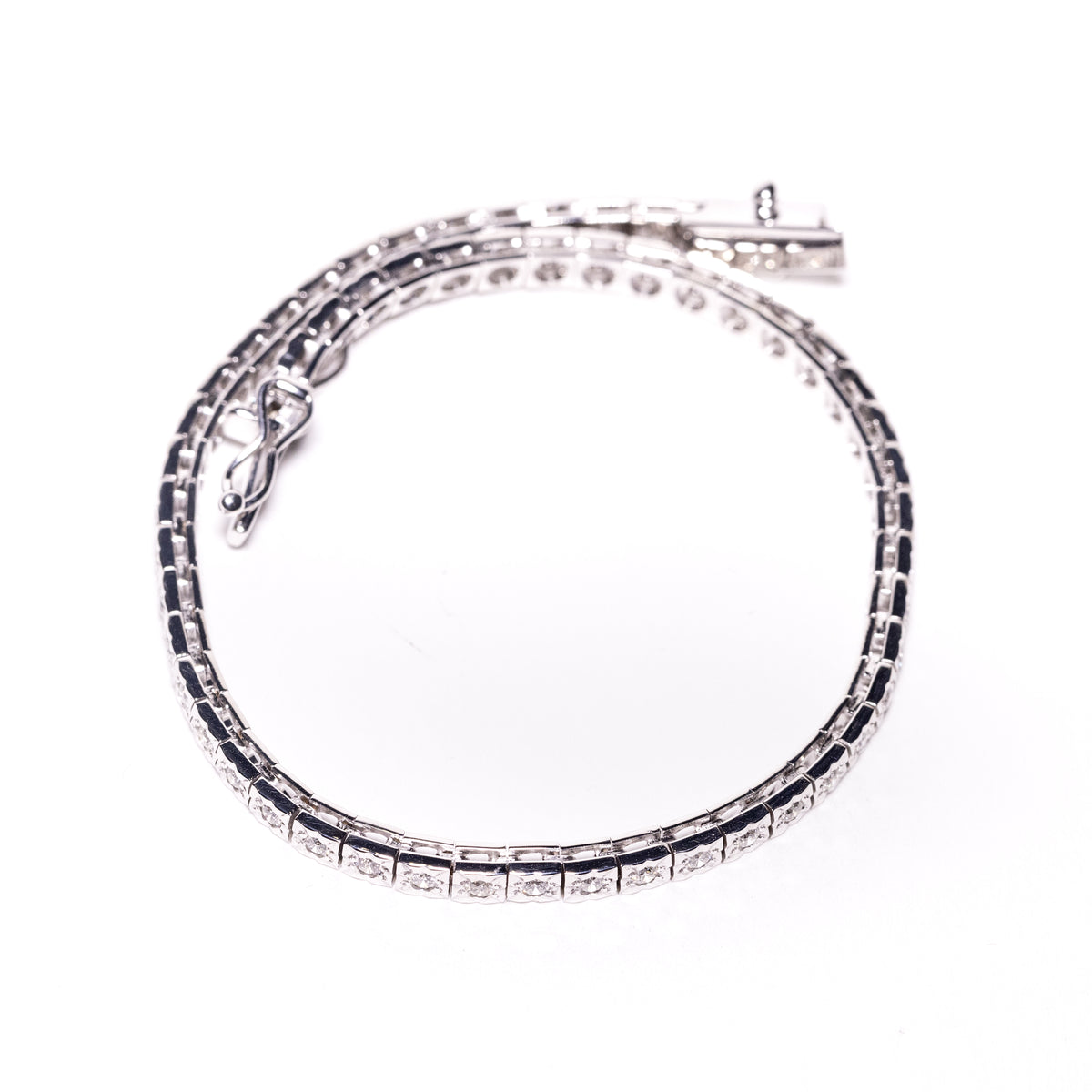 18kt white gold tennis bracelet with 1.32kt diamonds