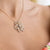 Collier Essence in oro bianco e giallo 18 kt con petali in diamanti e oro a forma cerchiata (creazione unica)