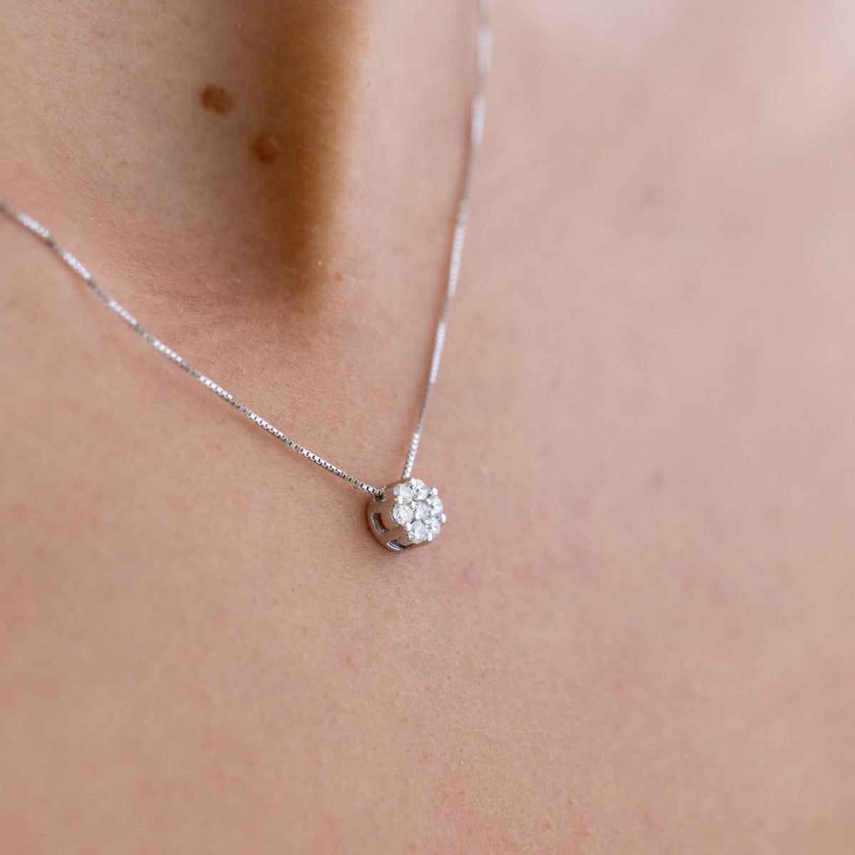 18kt white gold necklace with pave pendant
