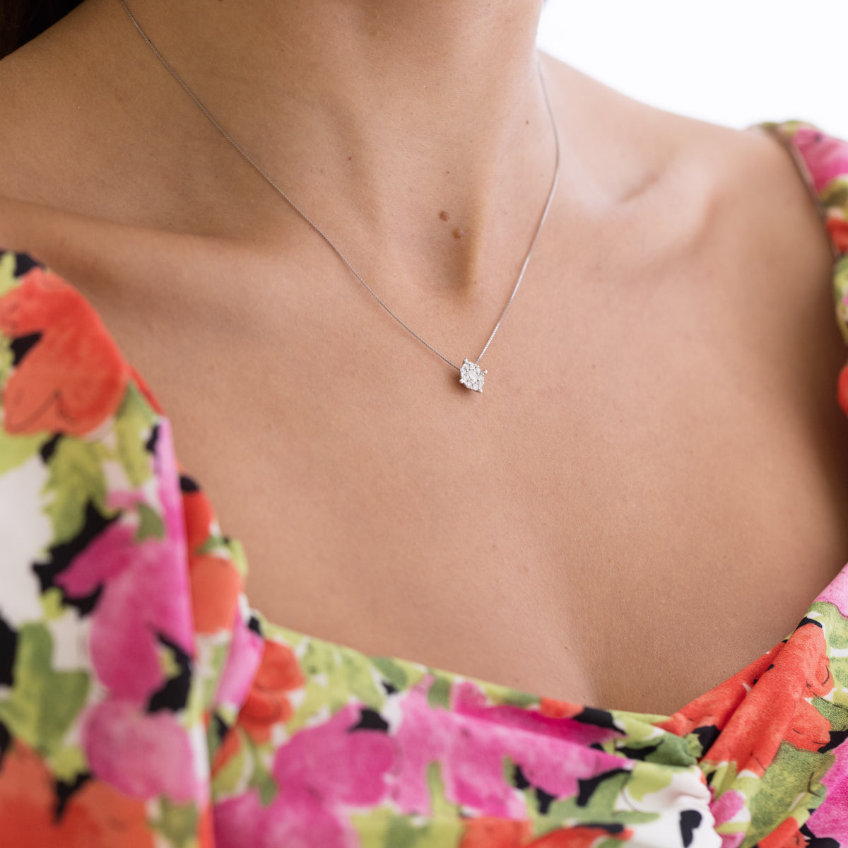 18kt white gold necklace with pave pendant