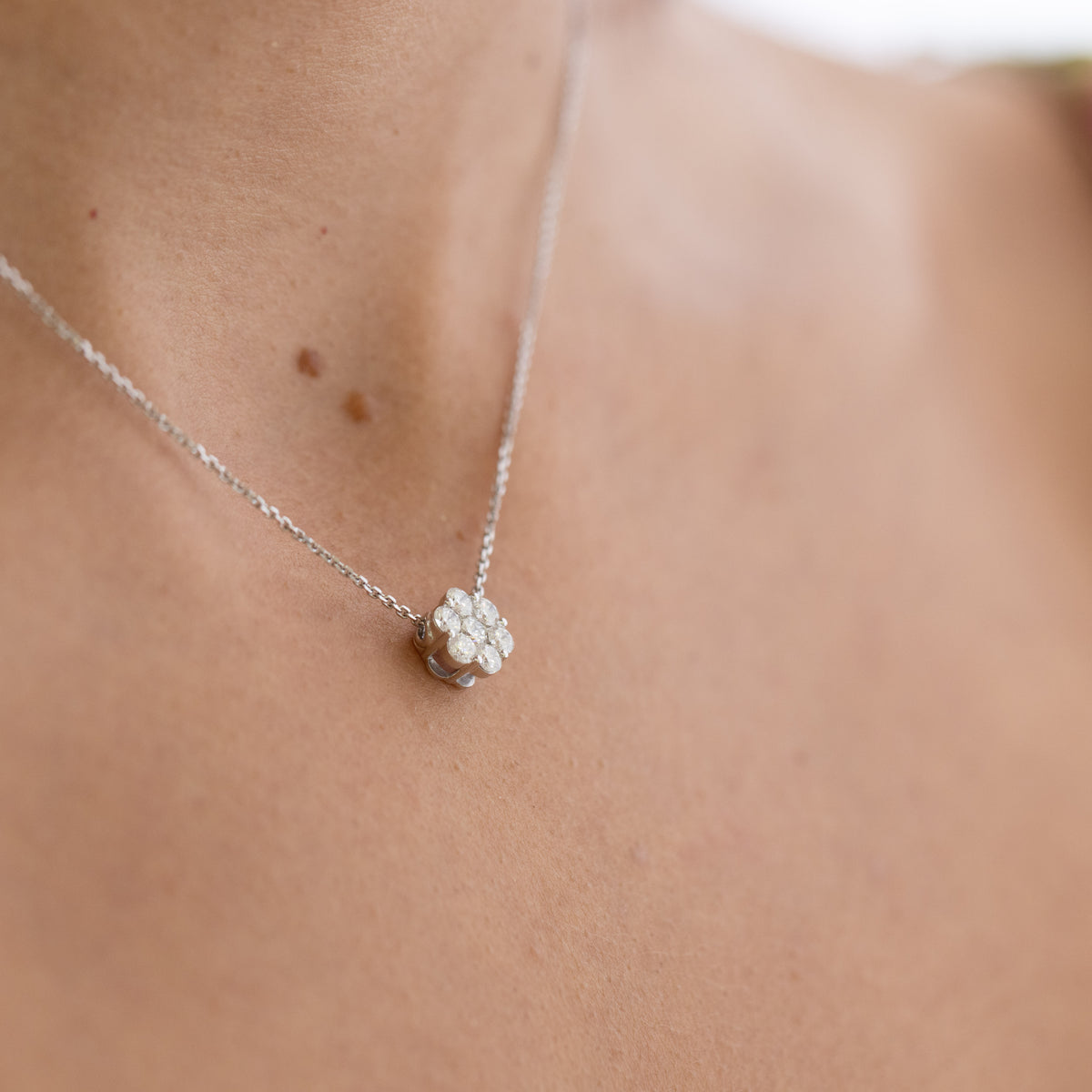 18kt white gold necklace with 0.68kt pave pendant