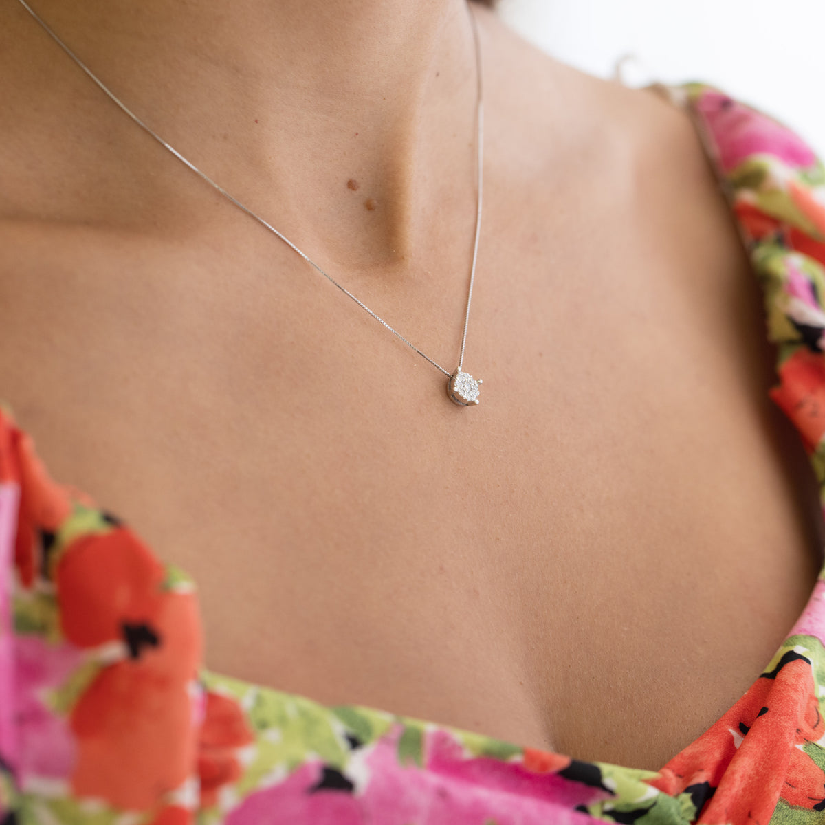 18kt white gold necklace with pave pendant