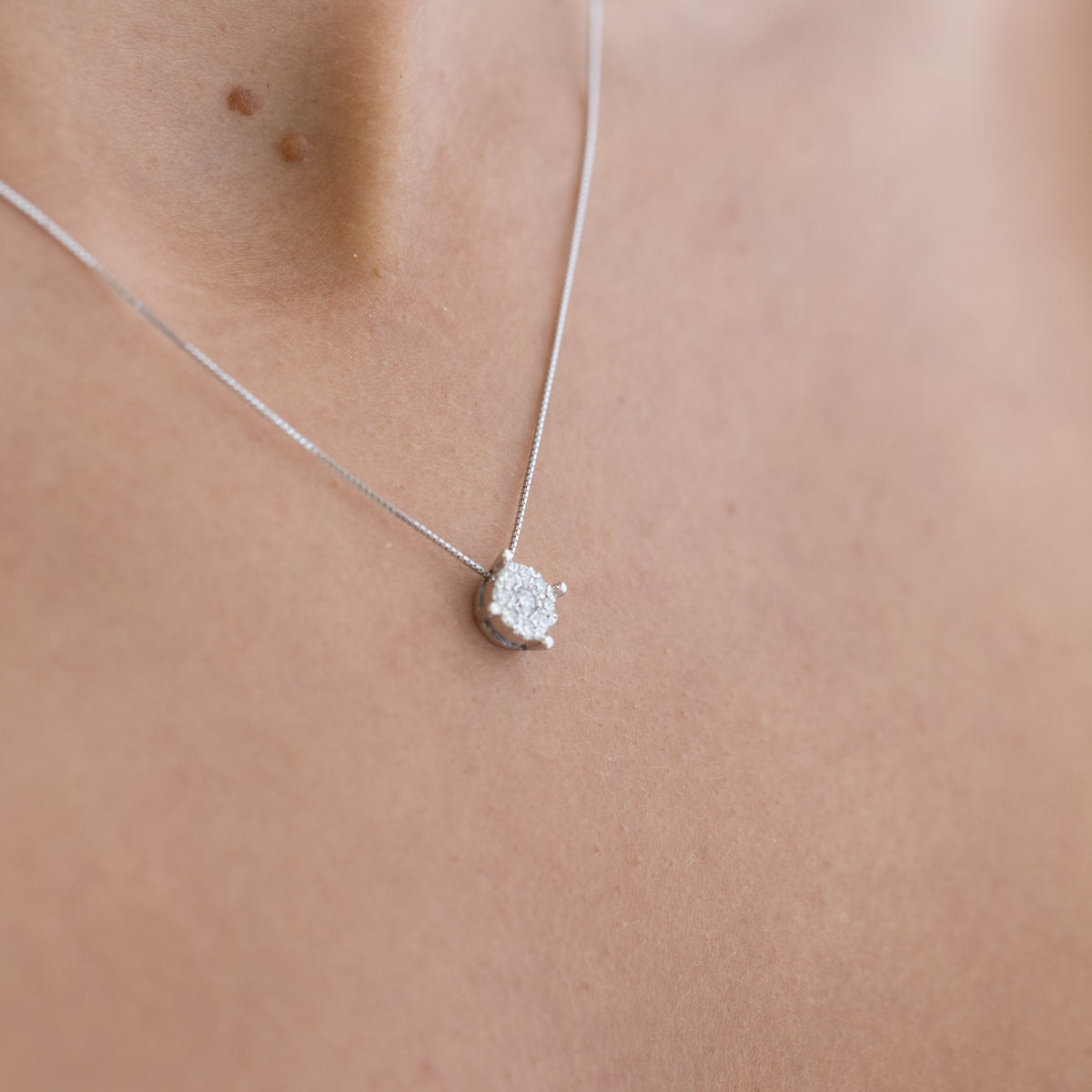 18kt white gold necklace with pave pendant
