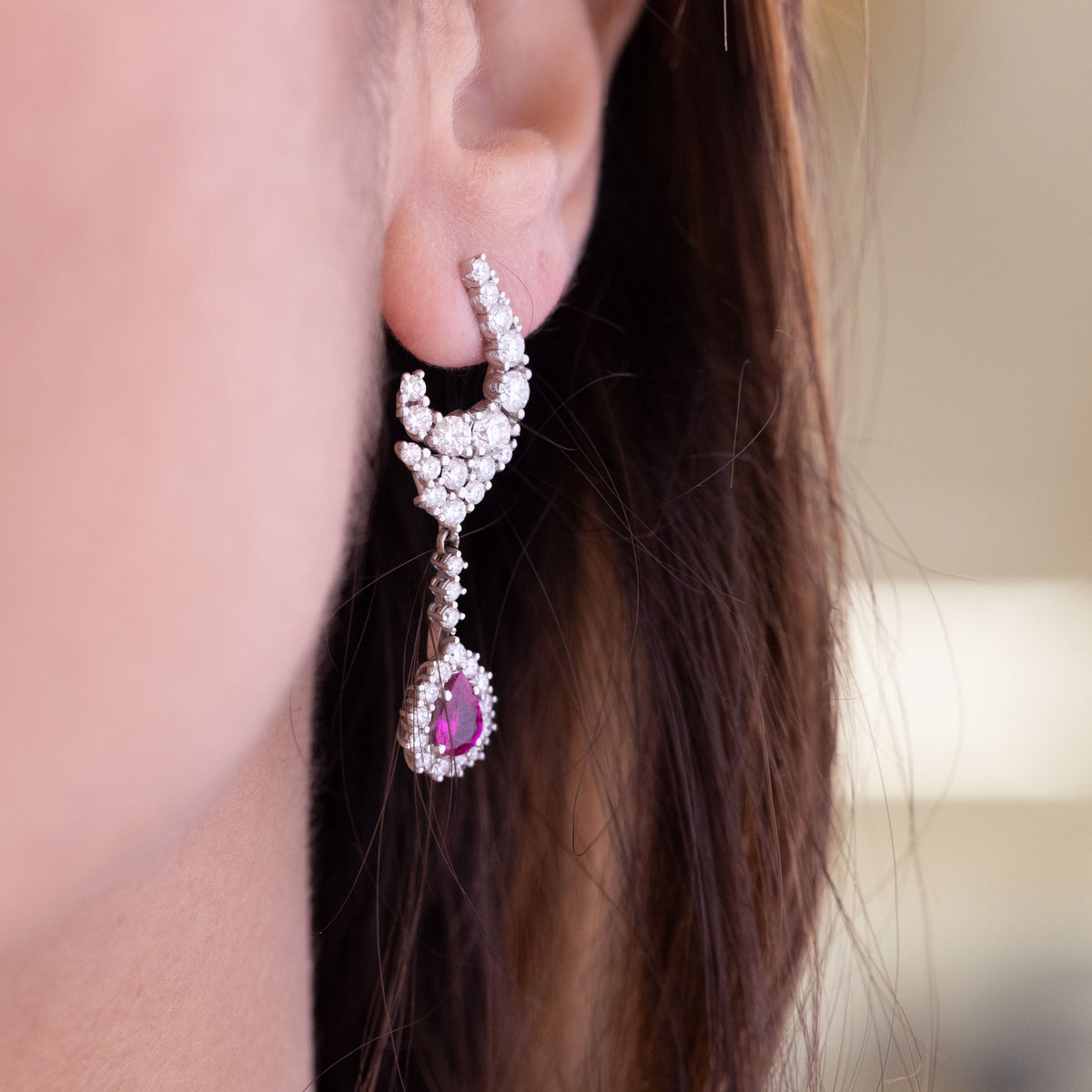 18kt white gold earrings with drop-shaped rubies surrounded by diamonds