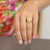 Anello in oro giallo 18 kt con Peridoto contornato di diamanti