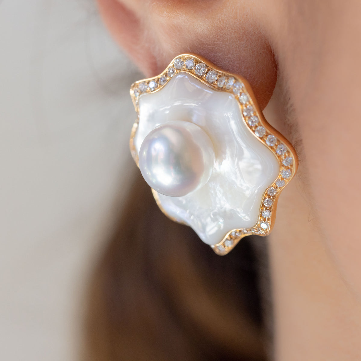 Orecchini in Oro Rosa 18kt con Diamanti Taglio Brillante e Perle Australia