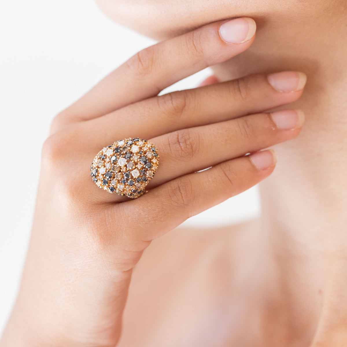 18kt Yellow-Rose Gold Ring with Round Brilliant Cut Black and White Diamonds