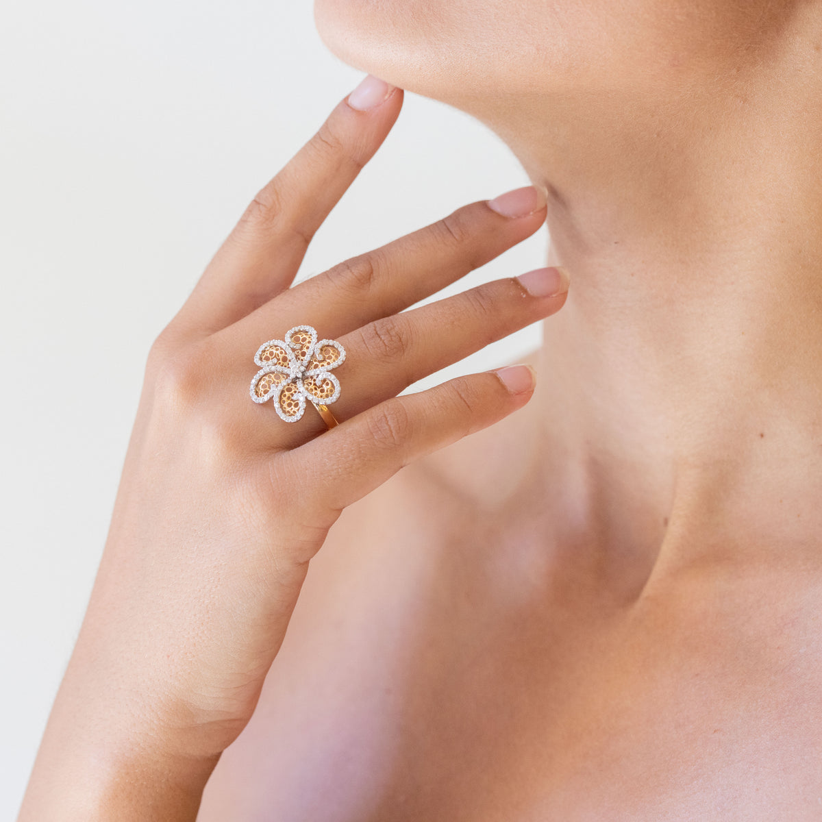 18kt Yellow Gold Daisy Fantasy Ring with Diamond Surround