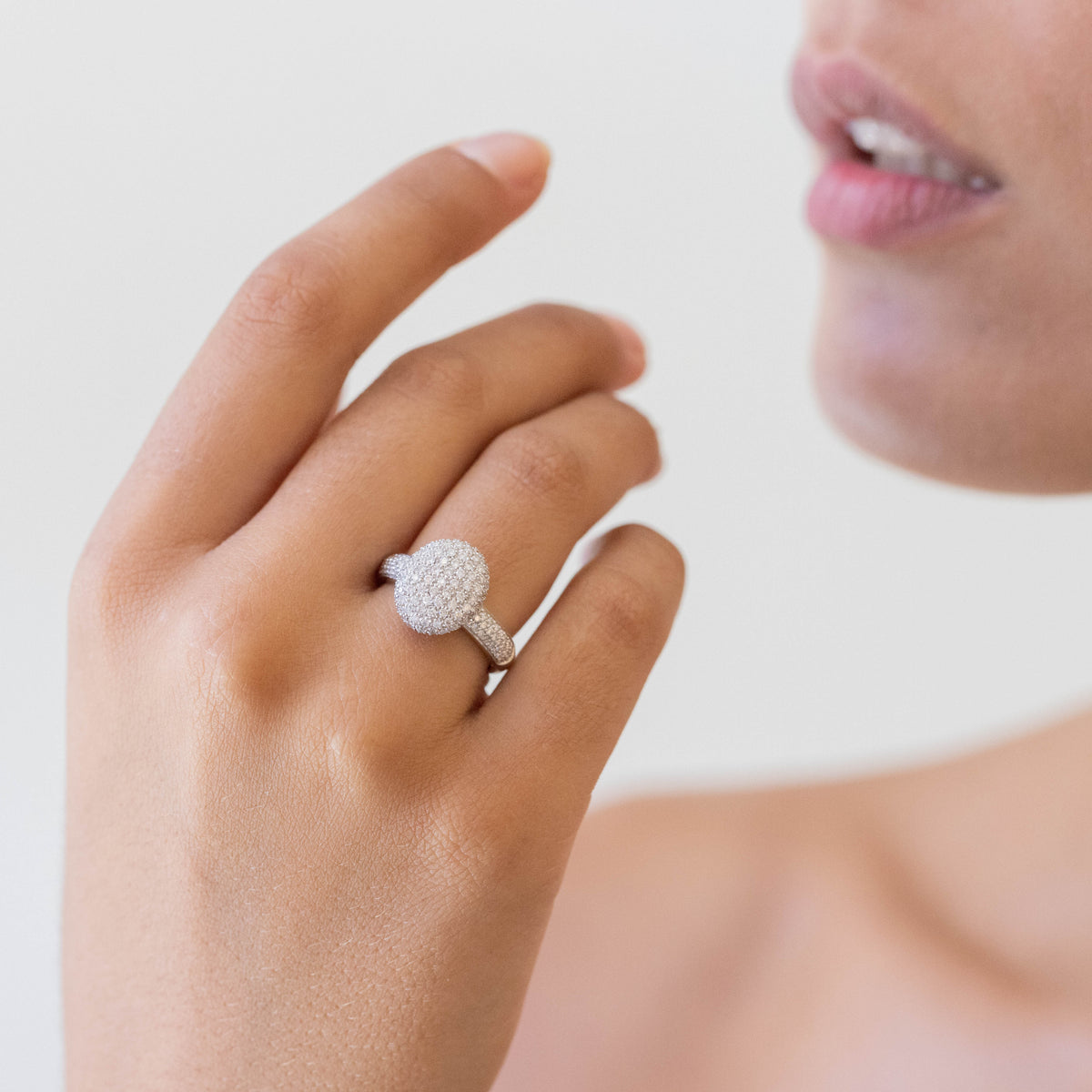 18KT White Gold Ring with Diamond Pavé throughout the structure