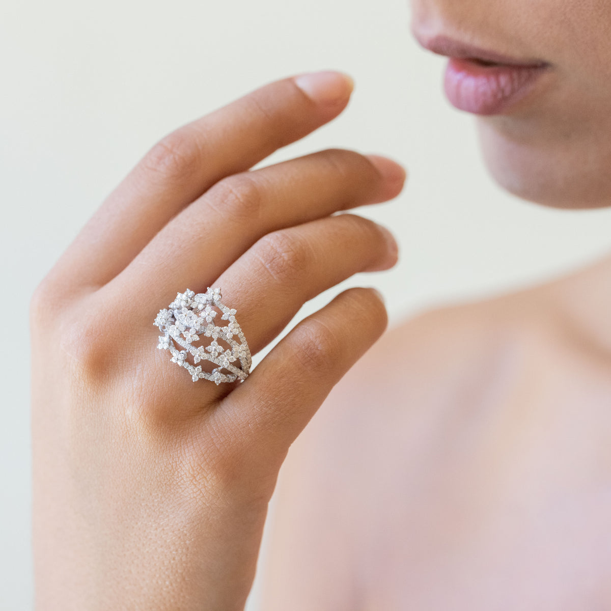 Anello Fascia Dedalo in Oro Bianco 18kt con Diamanti taglio Brillante