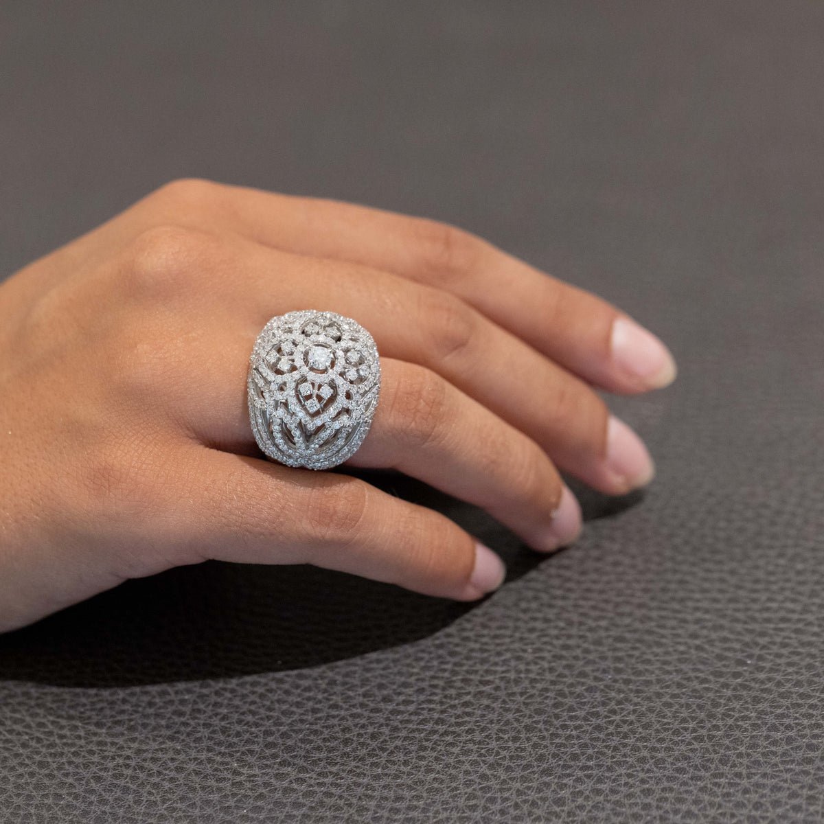 Anello Fascia in Oro Bianco 18KT personalizzata con Diamanti Taglio Brillante