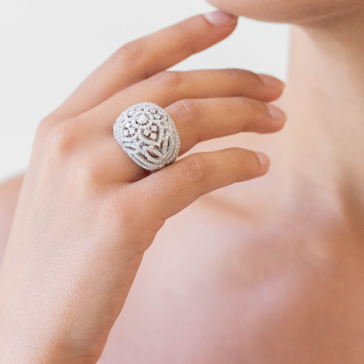 Anello Fascia in Oro Bianco 18KT personalizzata con Diamanti Taglio Brillante