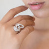 Anello Spirale Preziosa in Oro Bianco 18KT e Diamanti taglio Brillante. Diamante centrale da 0,15kt