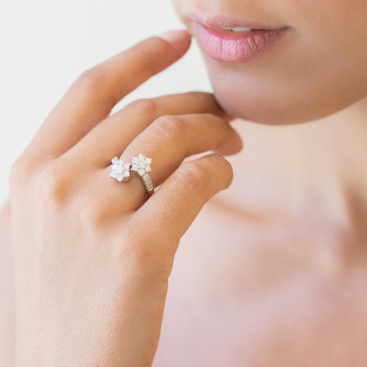 Contrariè Shooting Stars Ring in 18KT White Gold with Brilliant Cut Diamonds