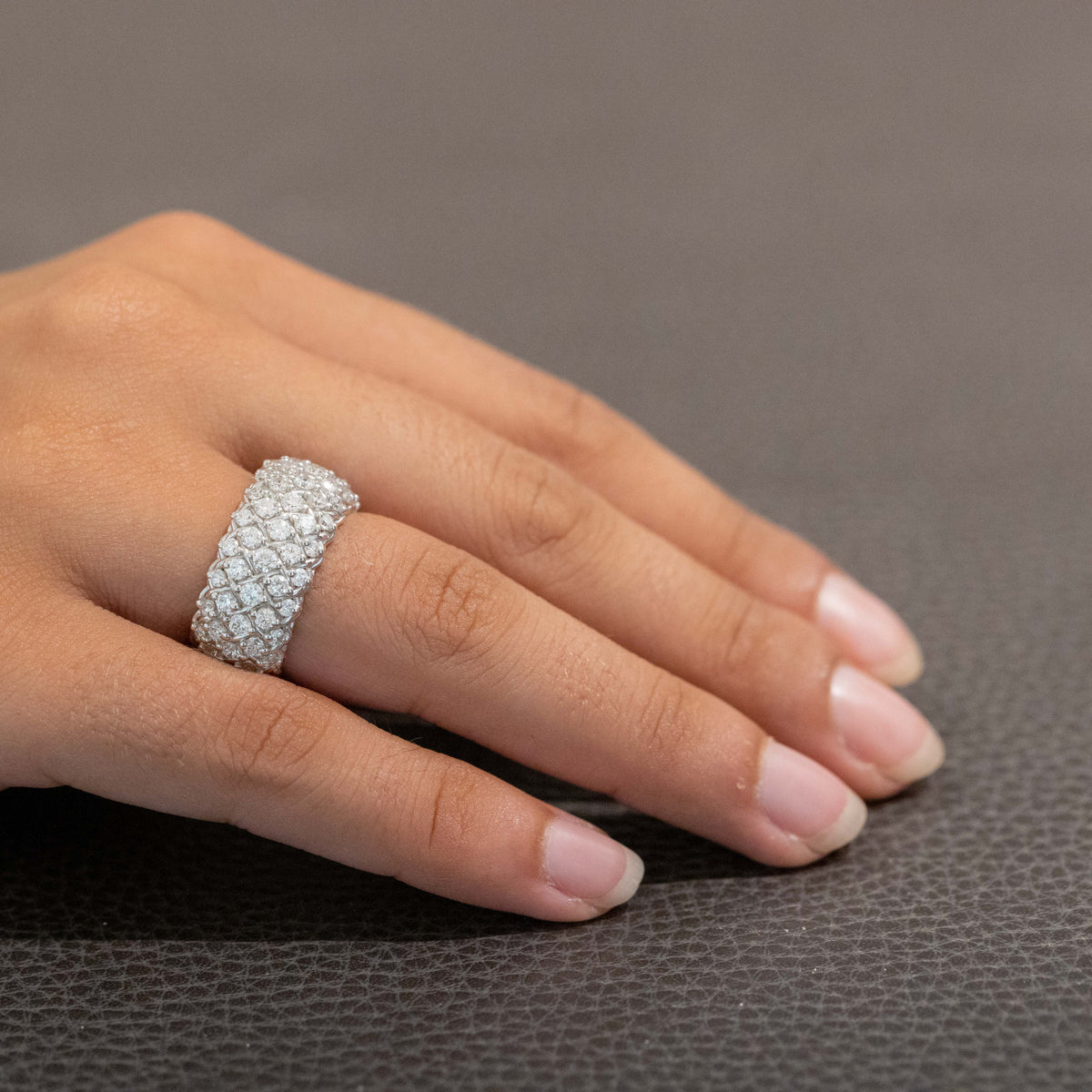 Anello Fascia in Oro Bianco 18 kt con Diamanti Taglio Brillante