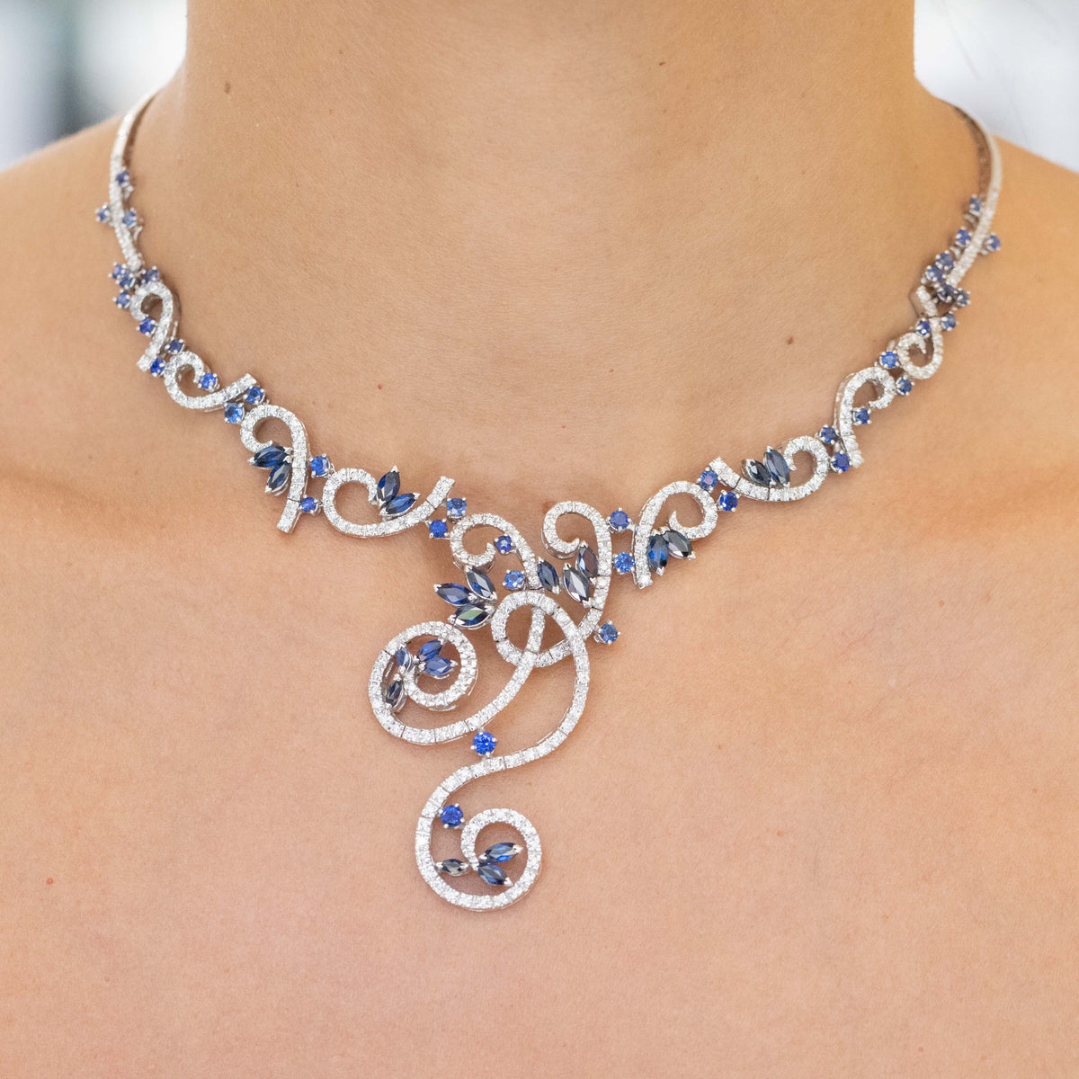 Essence Collier Necklace in 18k White Gold with Drop and Round Brilliant Cut Sapphires
