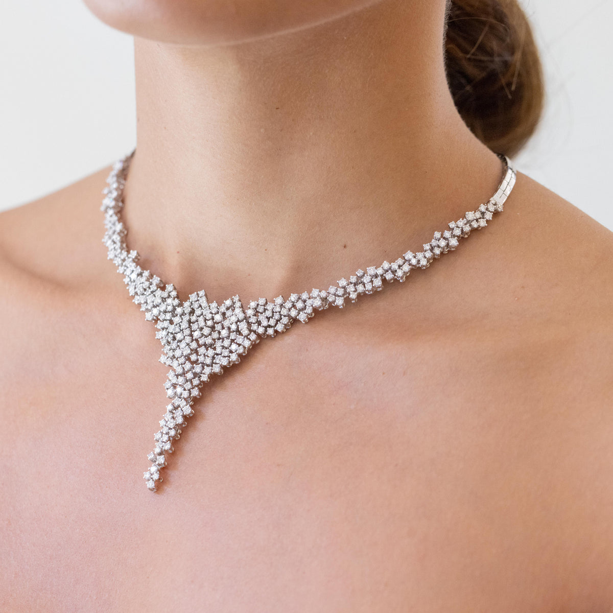 Collana Collier Cascata di Diamanti in Oro Bianco 18KT e impregnata di Diamanti Taglio Rotondo Brillante