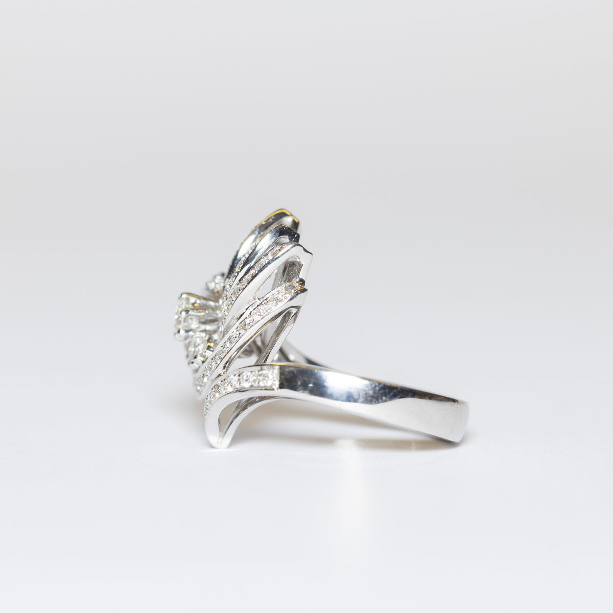 Anello Fantasia in Oro Bianco 18 kt con Diamanti Taglio Brillante