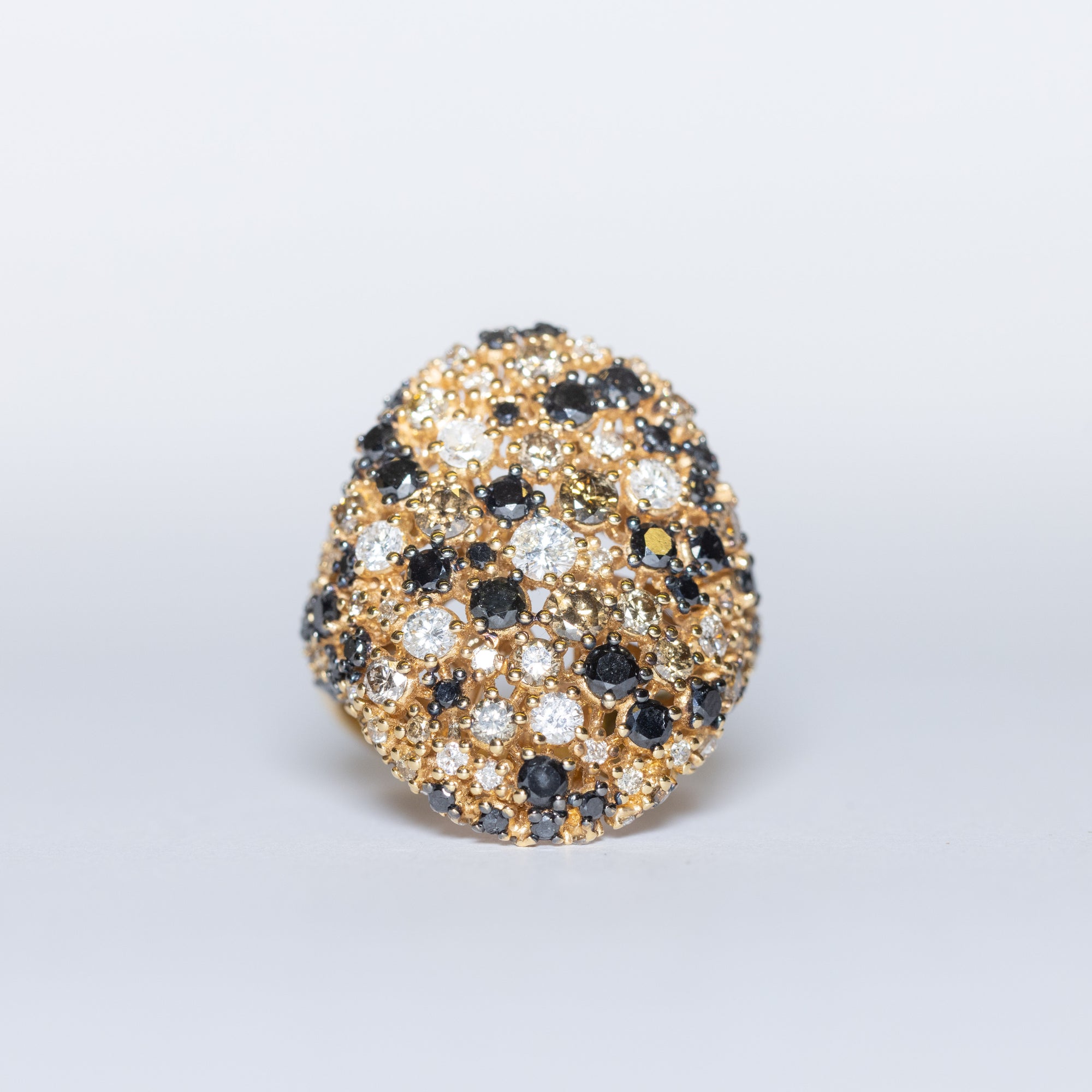 Anello in Oro Giallo-Rosa 18kt con Diamanti Bianchi e Neri con Taglio Rotondo Brillante