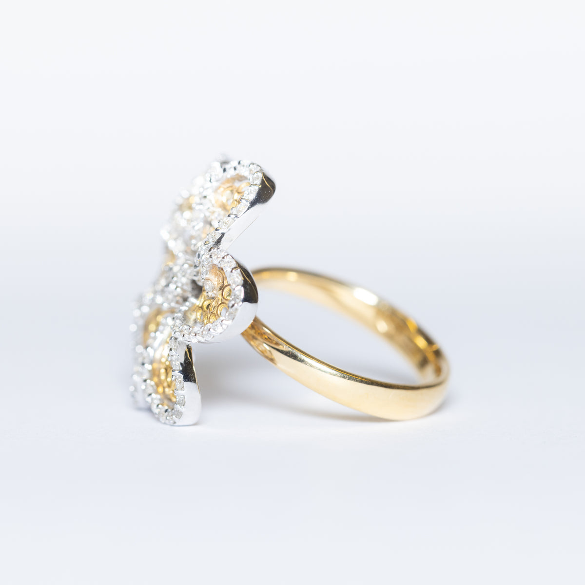 18kt Yellow Gold Daisy Fantasy Ring with Diamond Surround