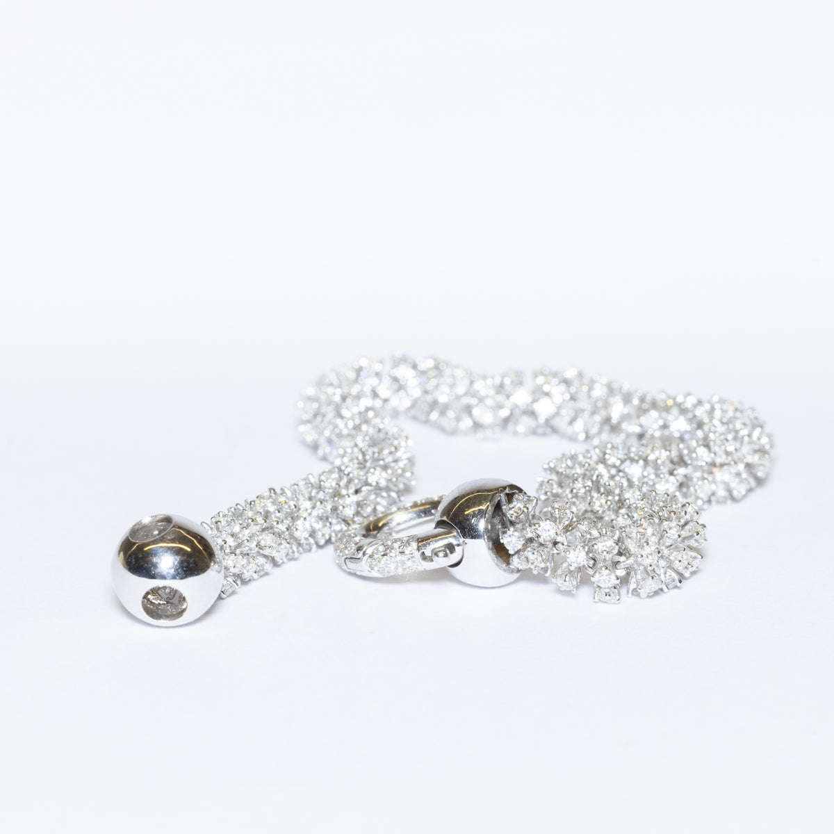 Bracciale Luxury in Oro Bianco 18 kt con Diamanti da 9kt Taglio Rotondo Brillante e Chiusura Bracciale in Oro Bianco (Creazione Unica)