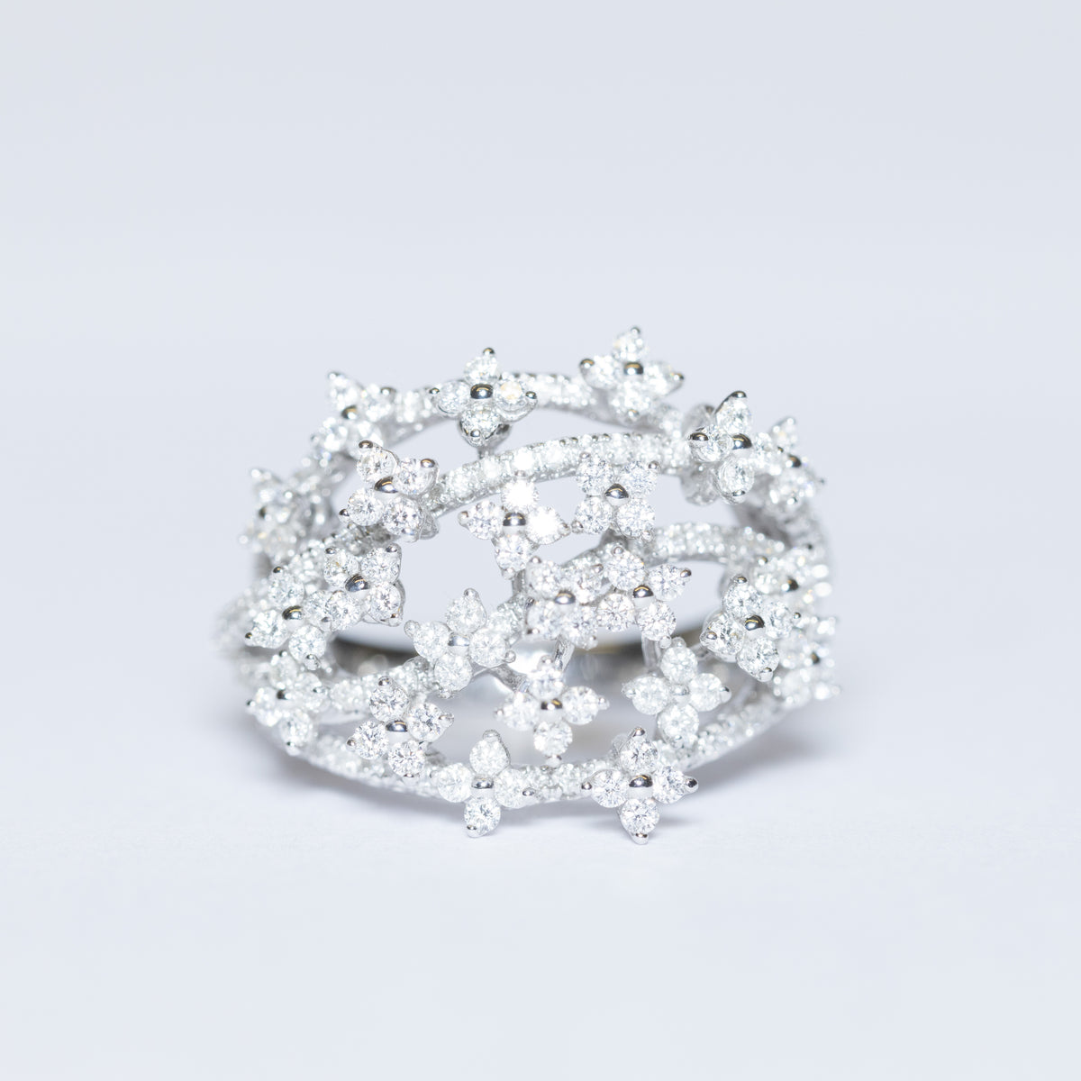 Dedalo Band Ring in 18kt White Gold with Brilliant Cut Diamonds