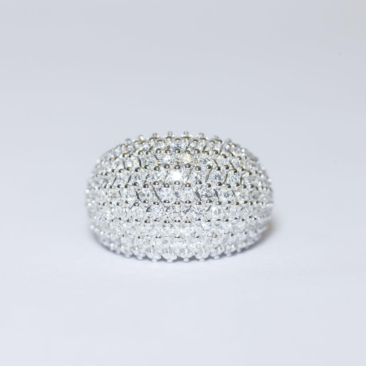 18kt White Gold Band Ring with Brilliant Cut Diamonds