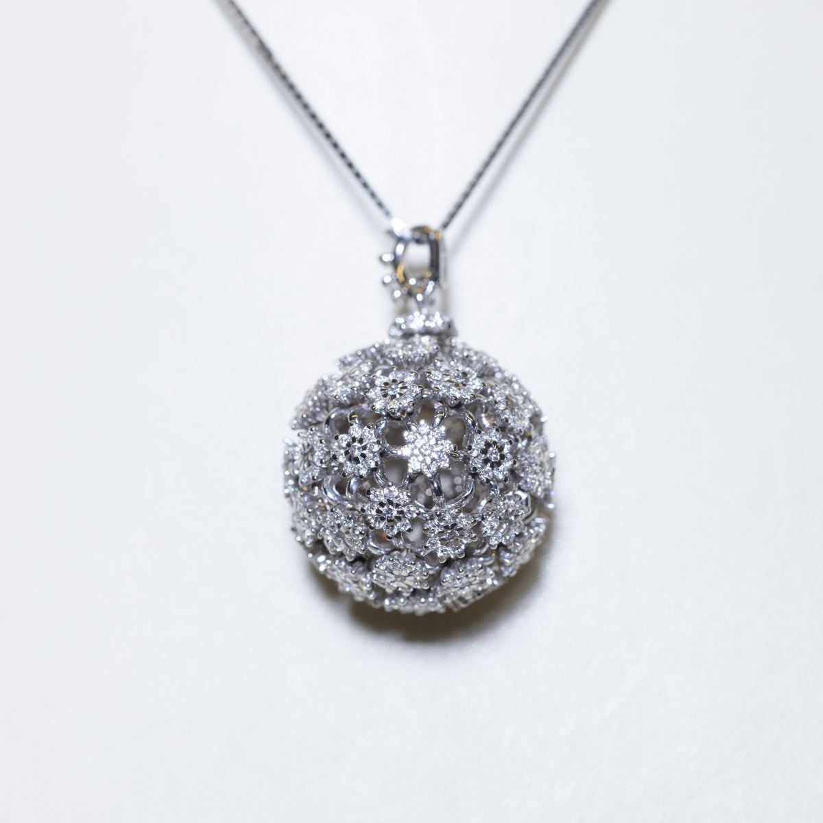 18kt White Gold Spherical Pendant Necklace with Brilliant Cut Diamond Flowers