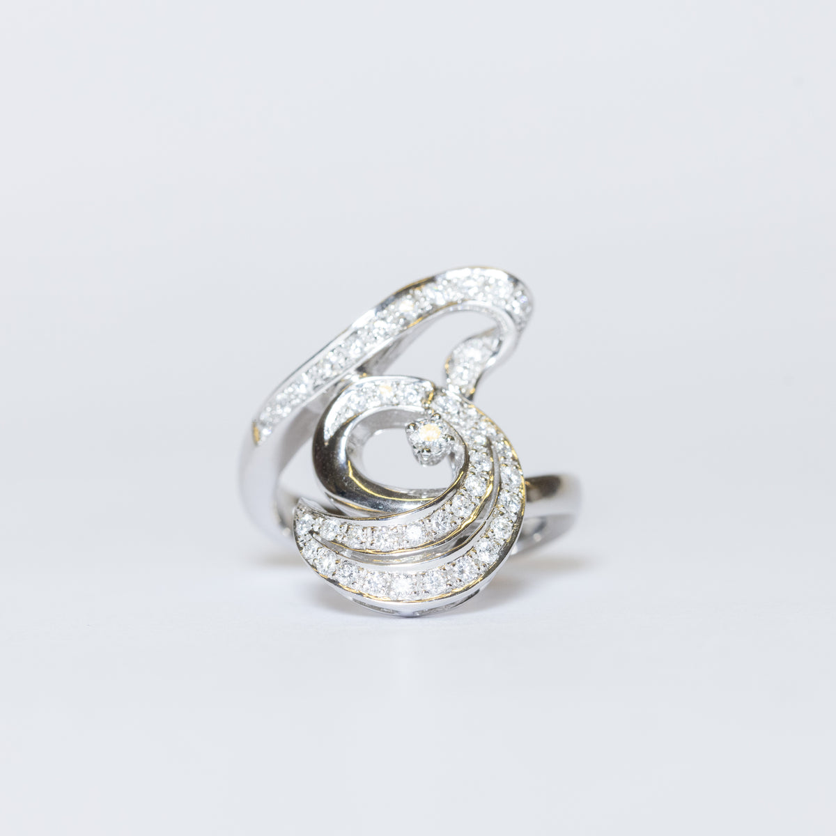 Precious Spiral Ring in 18KT White Gold and Brilliant Cut Diamonds. Central Diamond 0.15kt