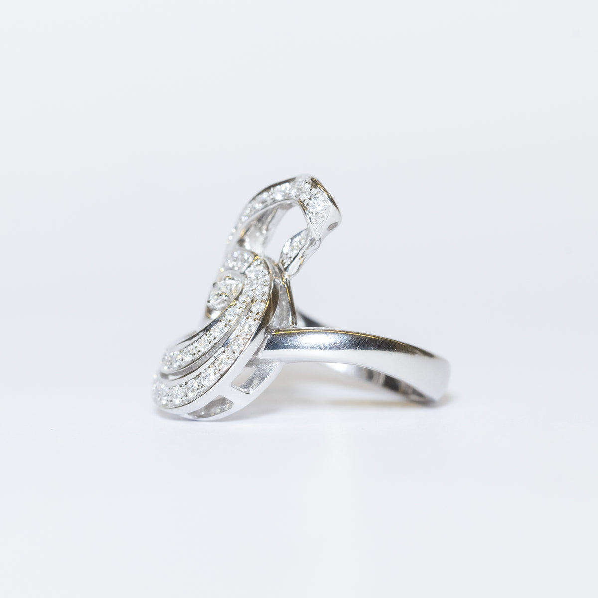 Precious Spiral Ring in 18KT White Gold and Brilliant Cut Diamonds. Central Diamond 0.15kt