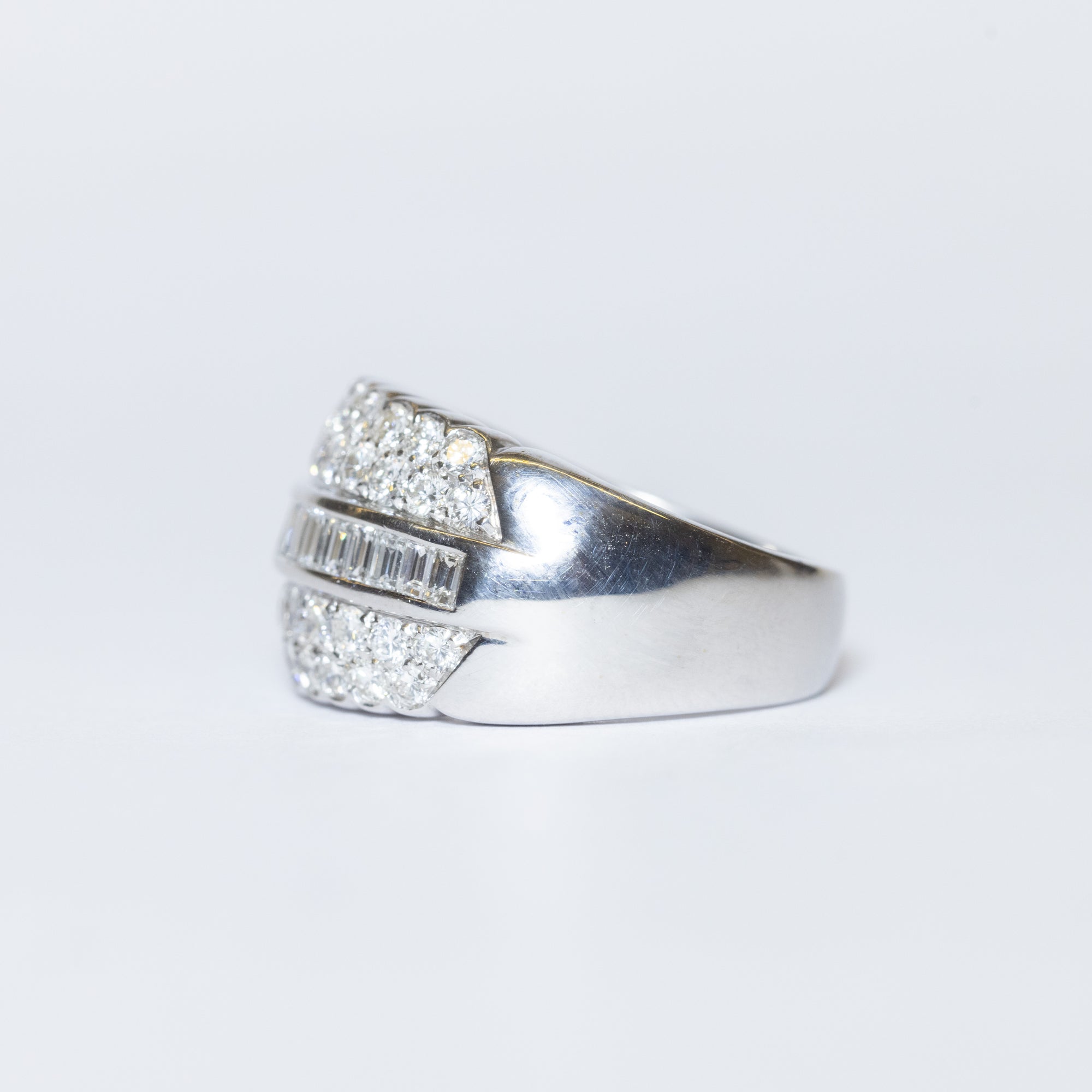 Anello A Fascia Per L'eternità In Platino Con Incisione In Filigrana Di Diamanti - Foto 14