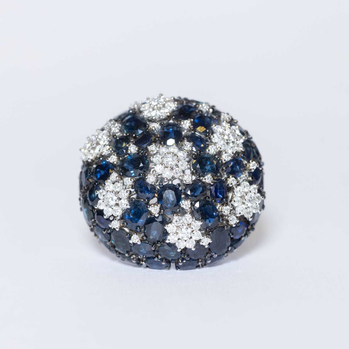 Anello Cielo Stellato in Oro Bianco 18 KT con Zaffiri Ceylon e Diamanti Taglio Brillante a Forma di Stelle