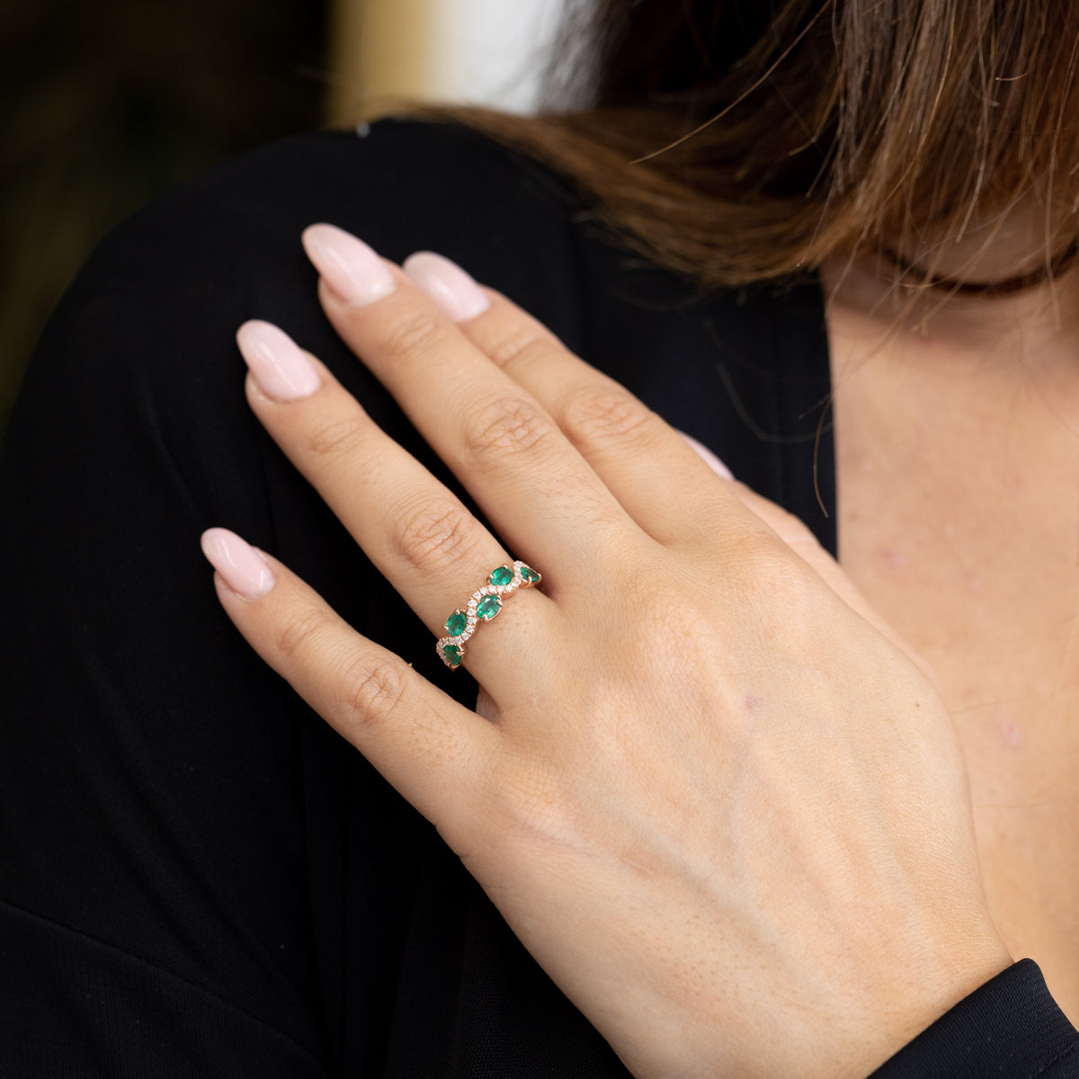 Anello Veretta in Oro Rosa 18 kt Modello Fantasia con Smeraldi Taglio Ovale e Diamanti