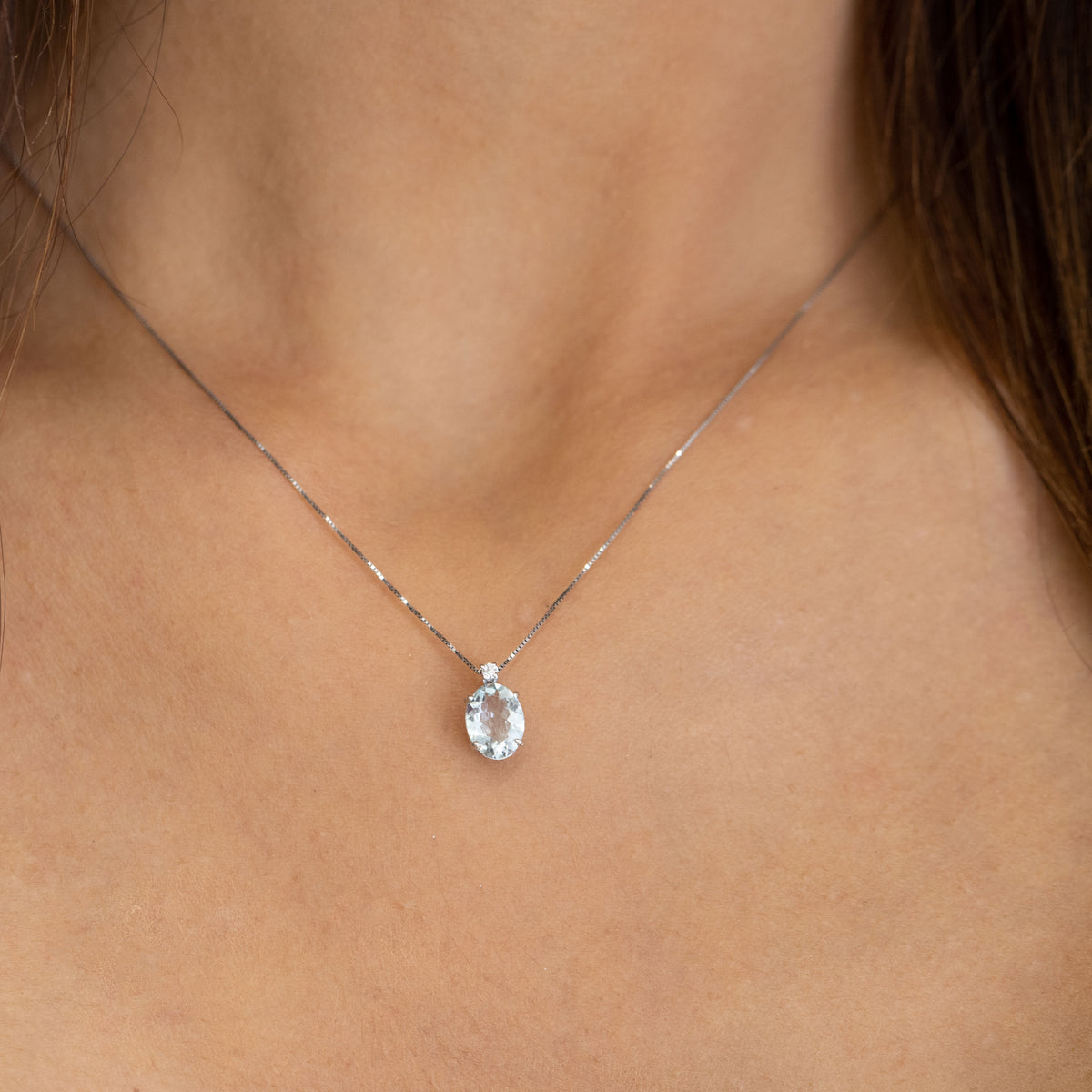 Collana in Oro Bianco 18 kt con AcquaMarina Taglio Ovale