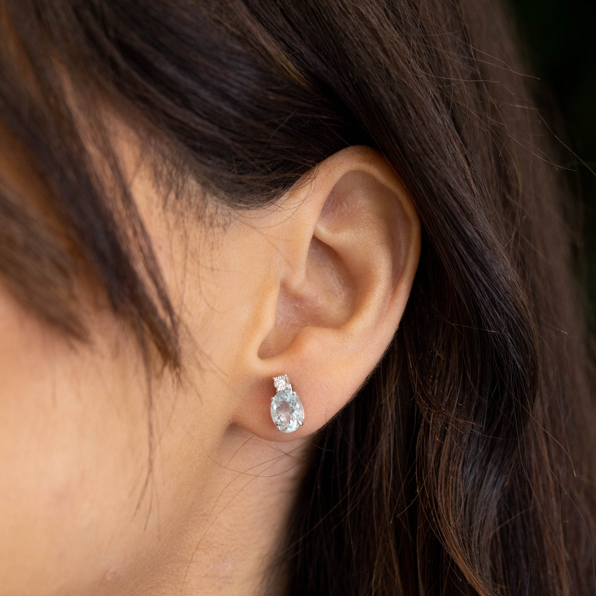 Orecchini in Oro Bianco 18 kt con AcquaMarina Taglio Ovale