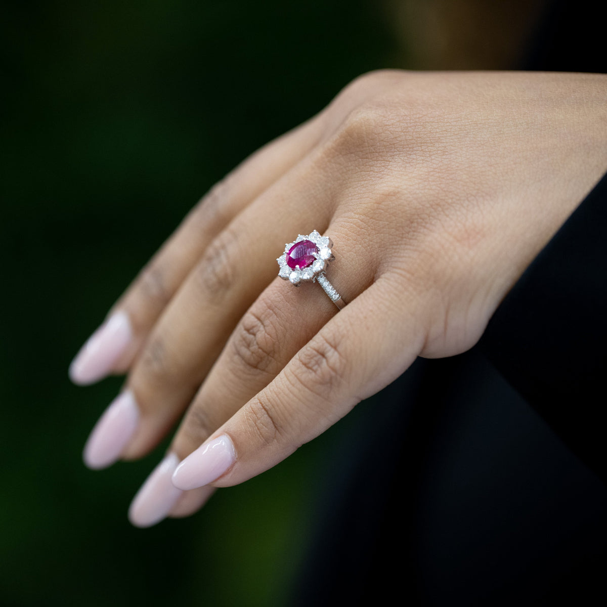 Anello con Rubino 1,95kt e Diamanti