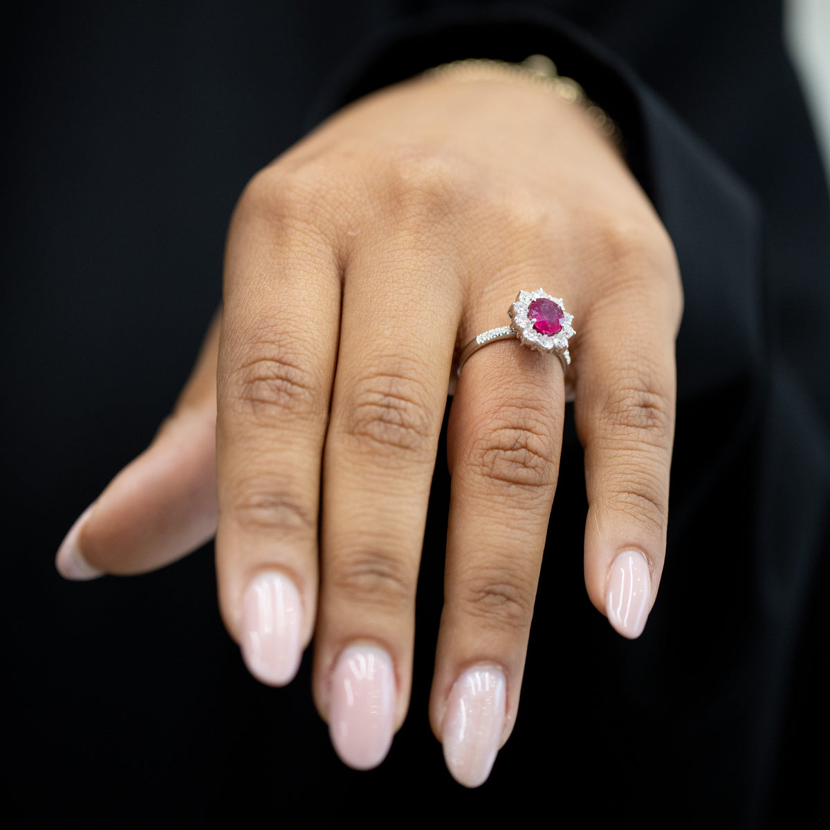 Anello con Rubino 1,95kt e Diamanti