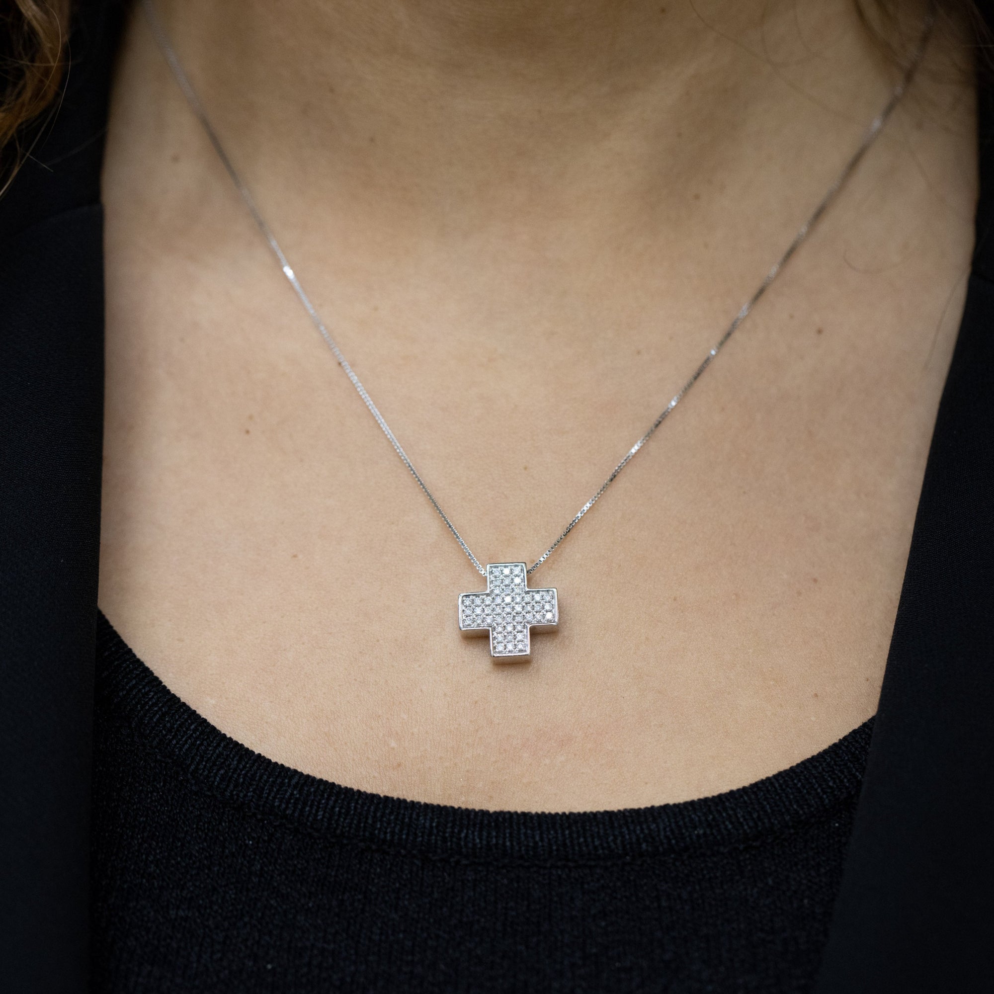 Collana donna Miluna Croci in oro bianco con croce di diamanti di 0,07 – JOY Gioielli Collana donna Miluna Croci in oro bianco con croce di diamanti di 0,07 – JOY Gioielli