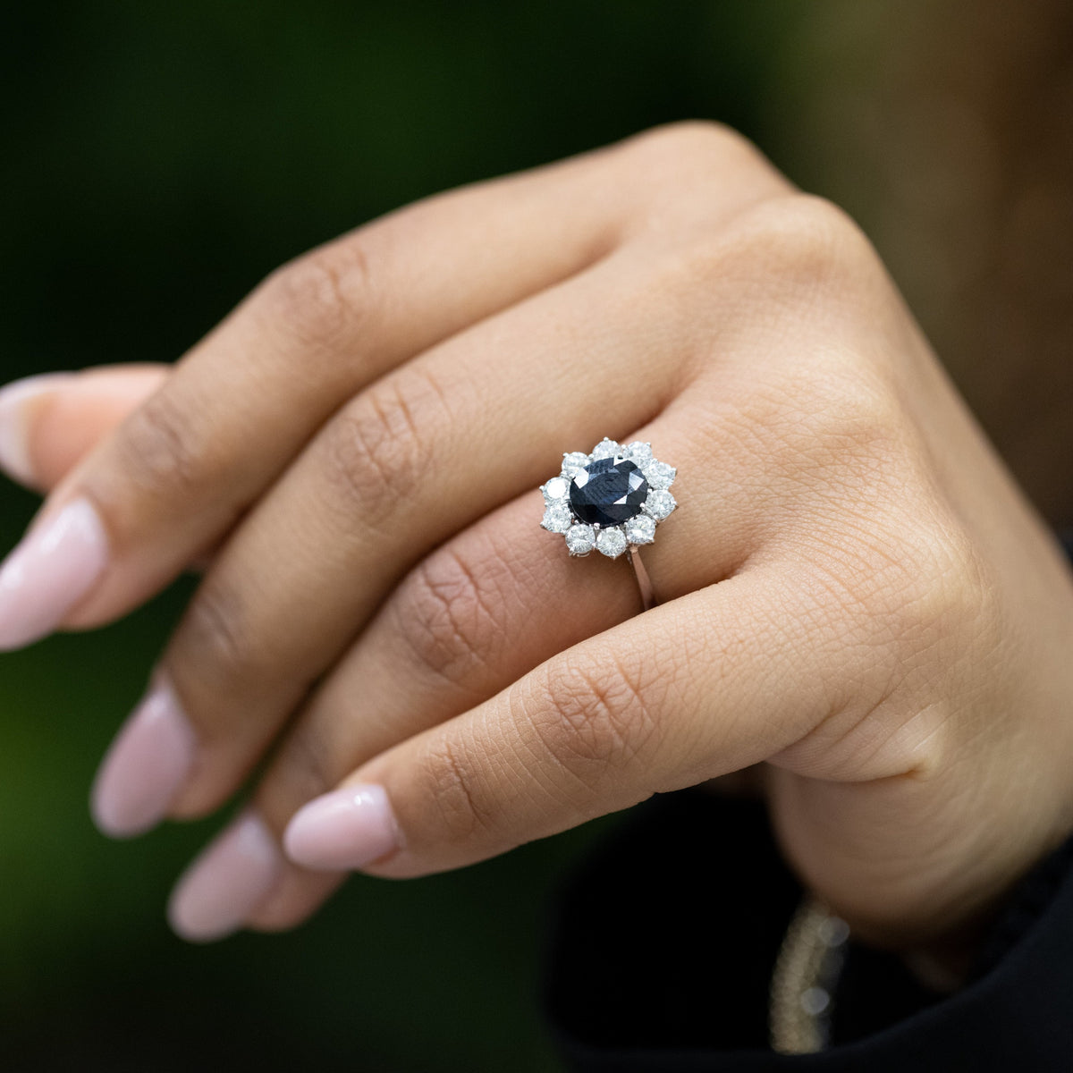 Anello Zaffiro 2,28ct e Contorno Diamanti