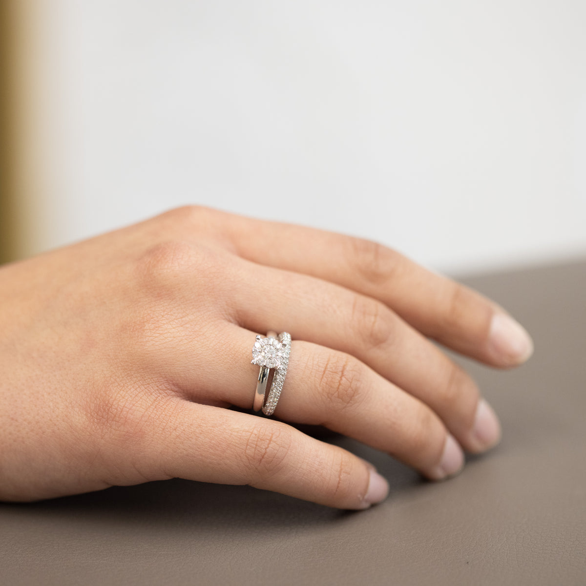 Anello Magic con Pavè di Diamanti 1.10ct in oro bianco 18 kt