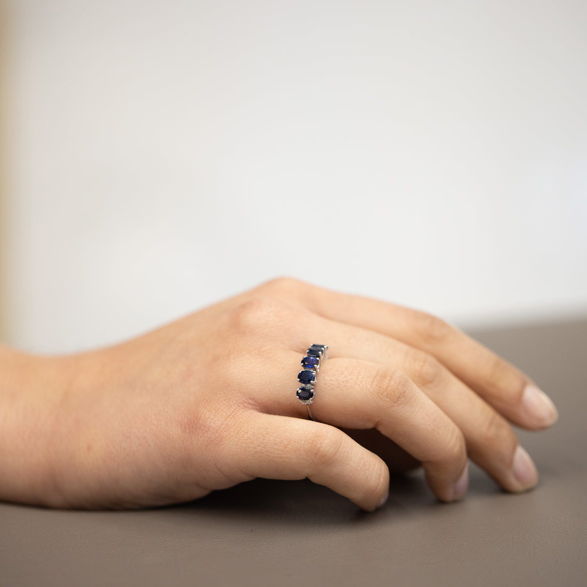 Veretta in Oro bianco 18kt, diamanti e Zaffiri